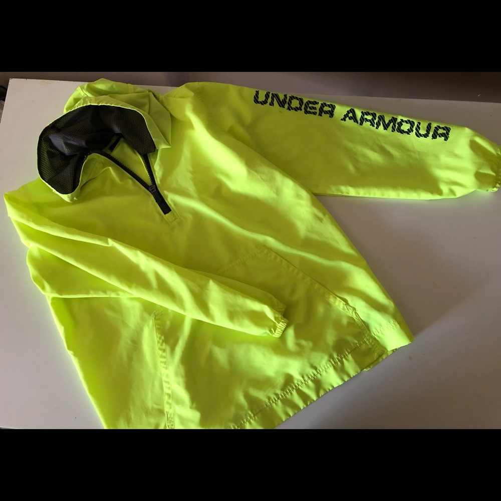 Under Armour lose fit windbreaker